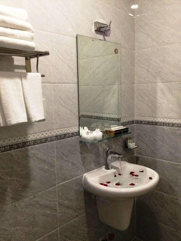 Jiny Tran Hotel Duong Dong  Bagian luar foto